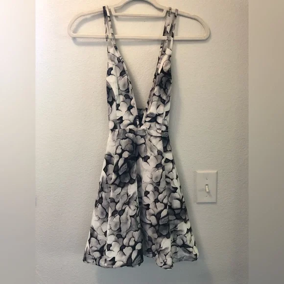 Deep Plunge Dress - Picture 5 of 11